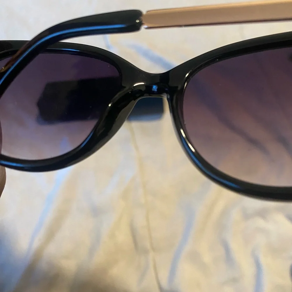 LC Lauren Conrad Black Frame Sunglasses with Gradient Lenses